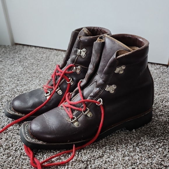 Vintage Leather XC Three Pin 70mm Ski Boots with Red Laces - Picture 1 of 5